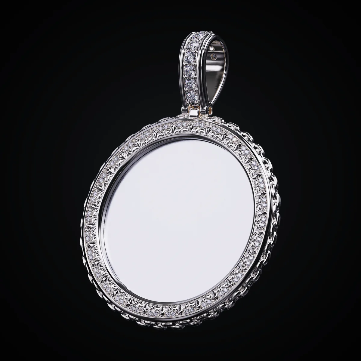 The pendant with an empty middle